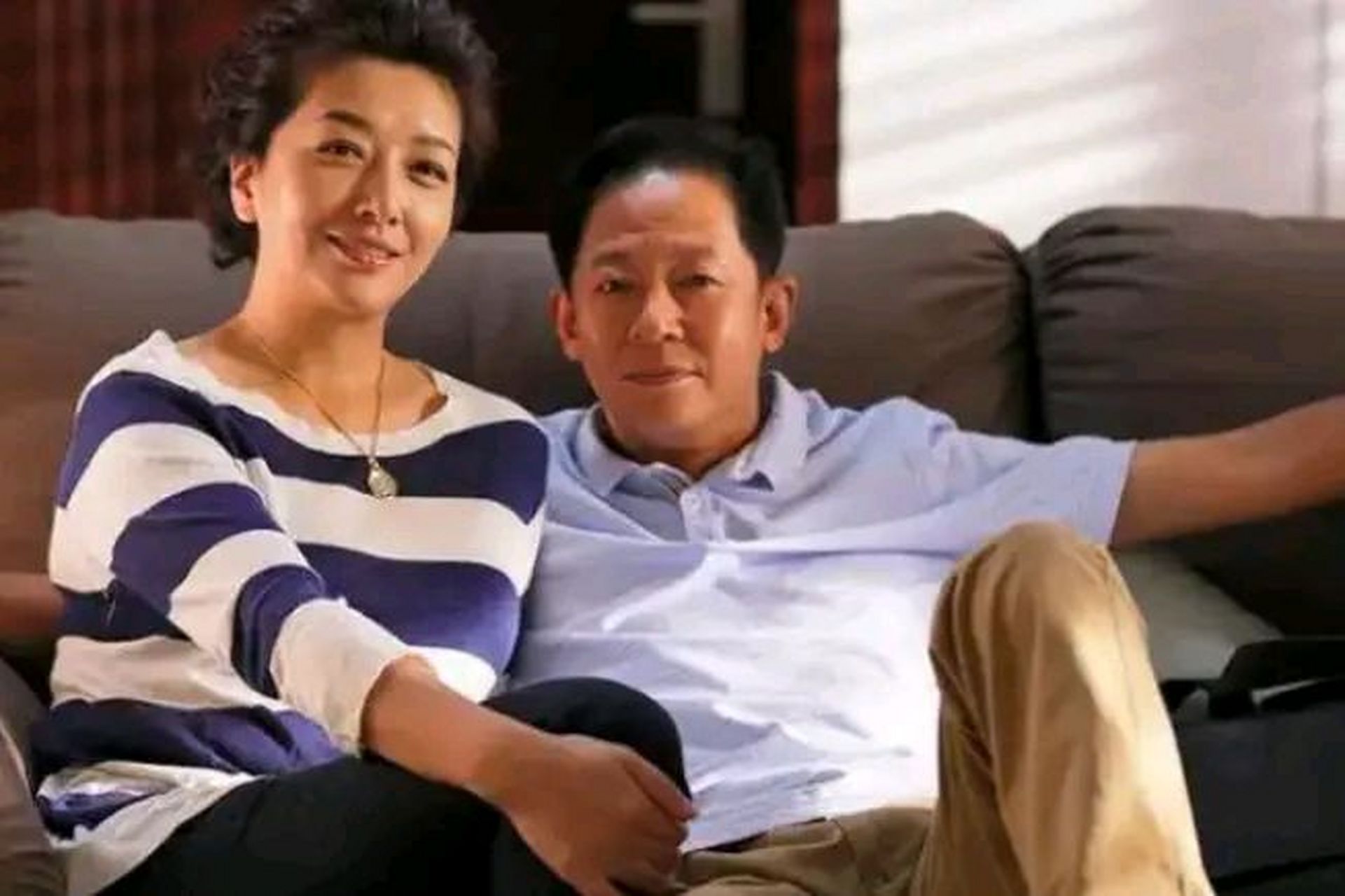 2002年,杨志刚和江珊拍戏,杨志刚从背后抱住江珊,结果江珊来了这么