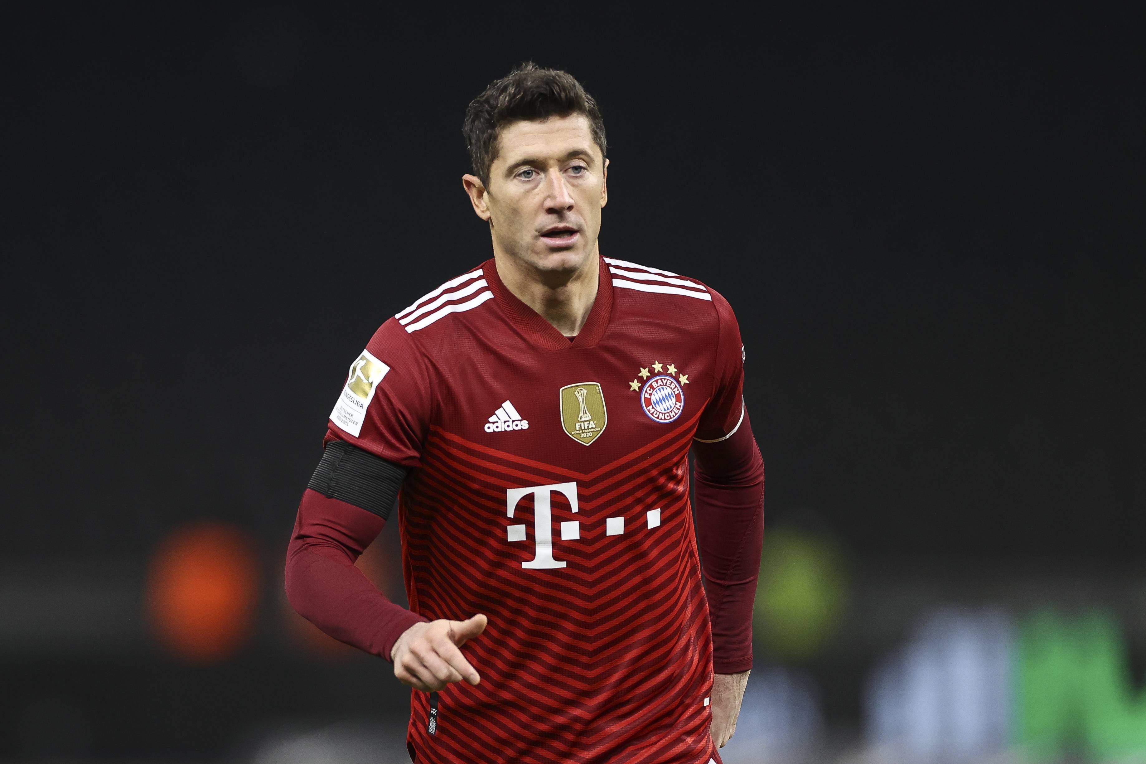 21世纪莱万联赛打进301球,梅西475球,那已经37岁的c罗多少球?