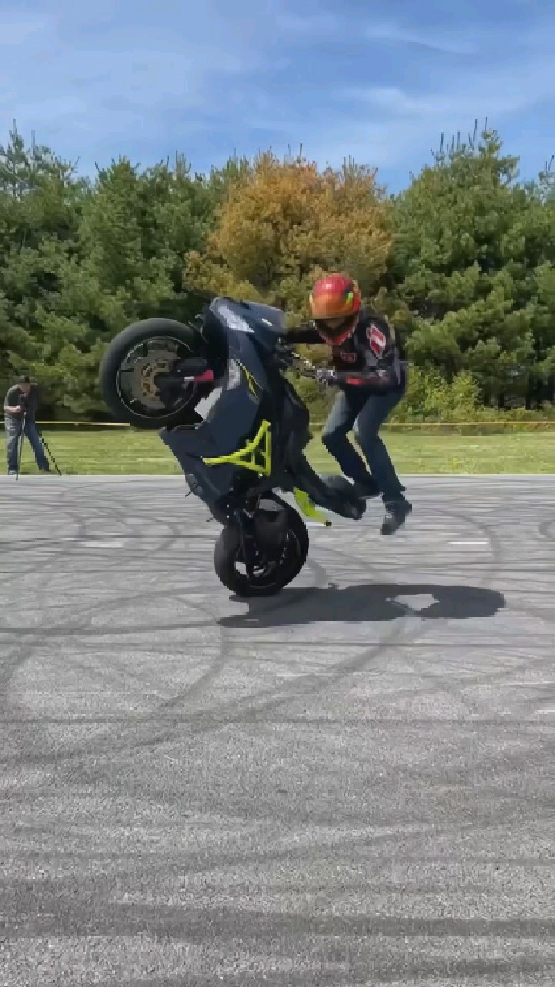 骑川崎摩托车翘头