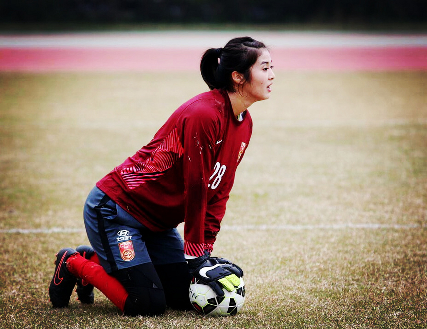 美女运动员之赵丽娜  1991年出生的女足守门员赵丽娜,身高达到1米87