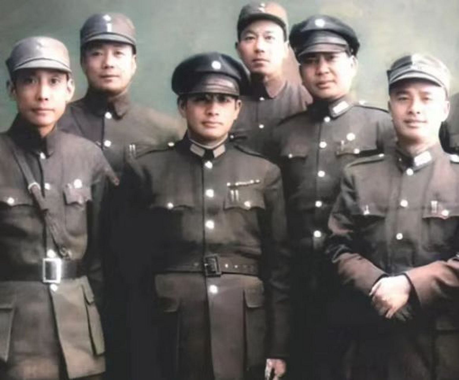 1947年,孟良崮战役中,国民党74师高级军官集体自杀,张灵甫说道:不成功