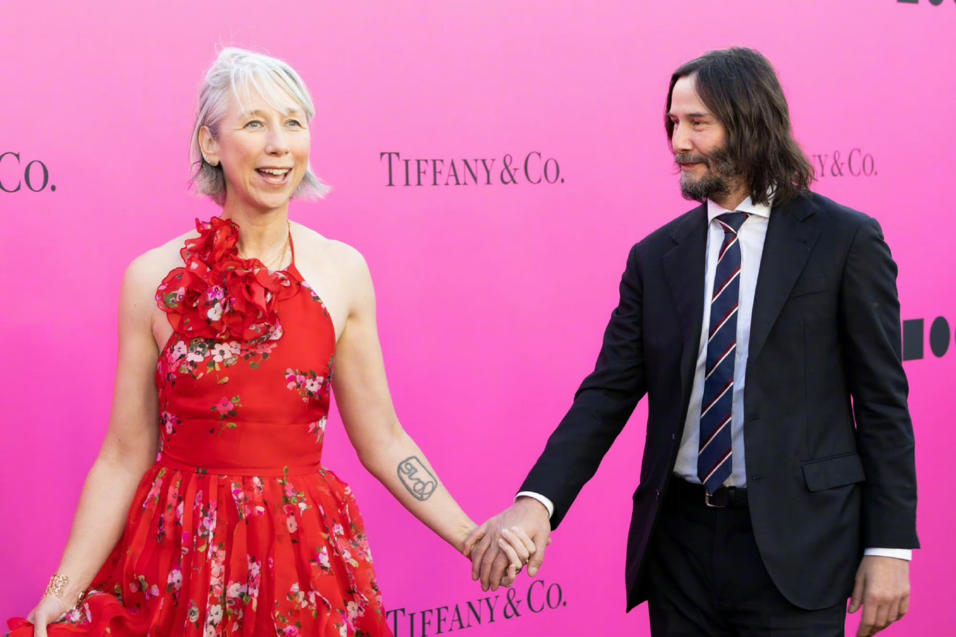 基努里维斯keanu reeves和女友alexandra grant出席moca gala活动