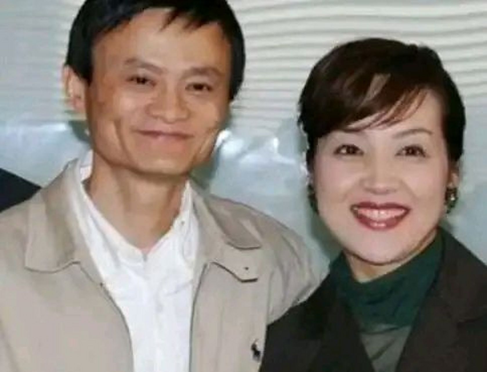 马云老婆的正脸照被曝光,气质比奶茶妹妹还高级,网友表示:难怪马云