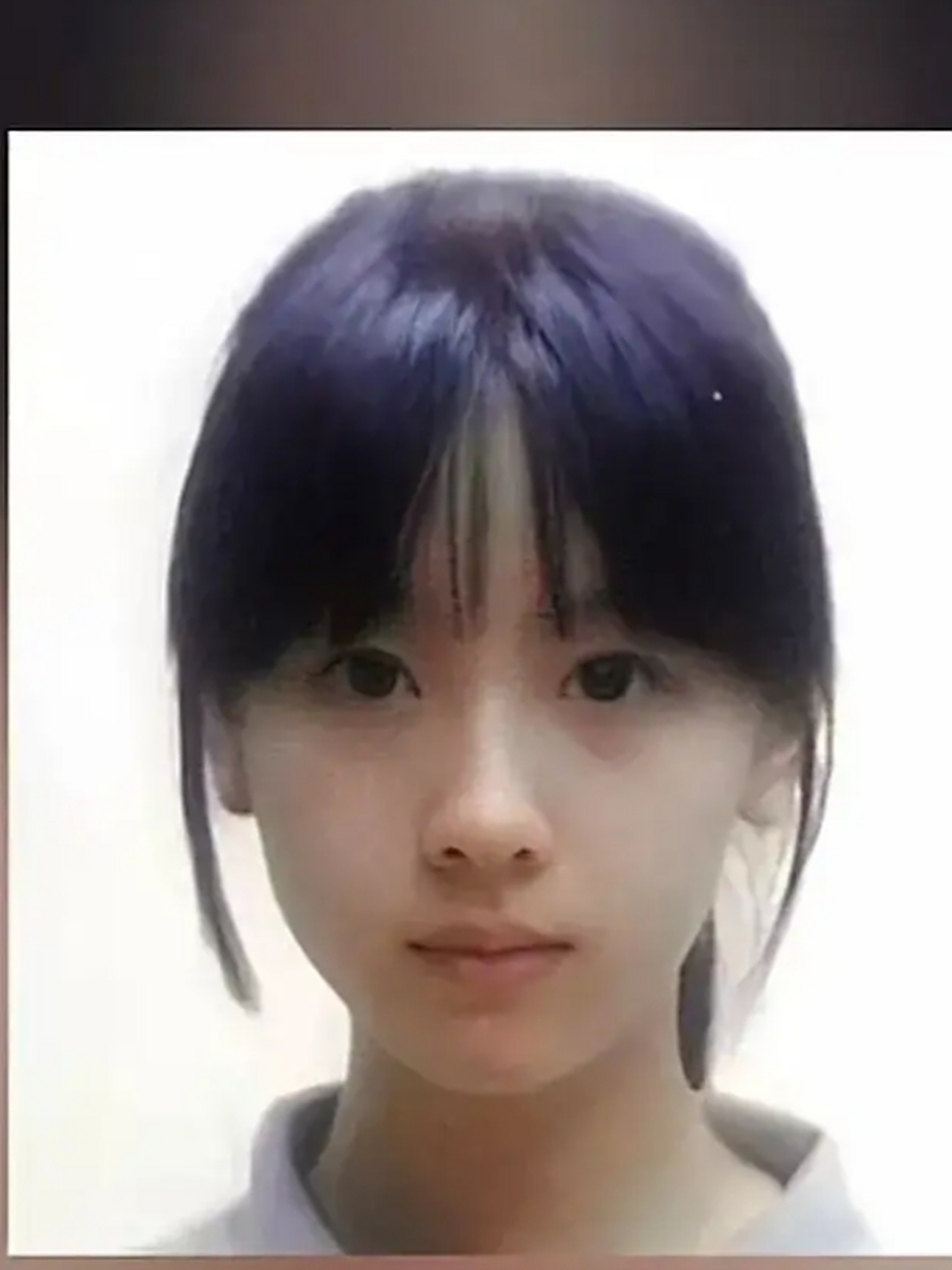 陈都灵当初可是只凭借一张证件照就打入了娱乐圈了,到如今热度才起来