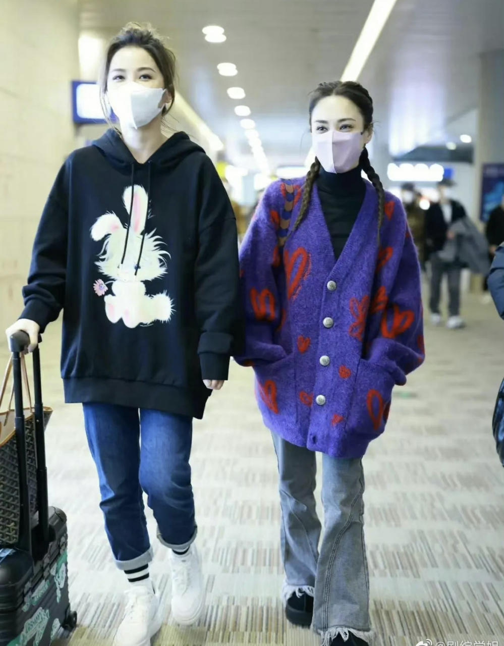 阿娇和阿sa有这么大的身高差吗?以前一直以为她们俩差不多高! 67