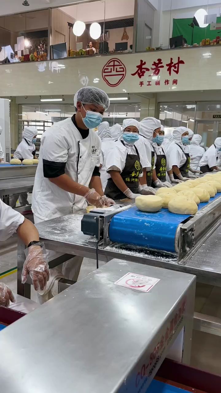 伍仁金腿月饼工厂流水线,真的巨巨巨好吃,皮薄陷足-度小视