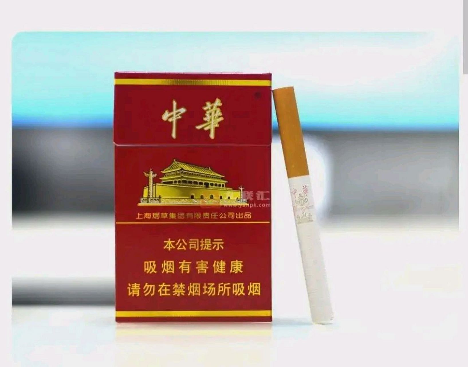 中华烟在国内是老牌子,1951年就创立了该品牌,可以说凡是吸过烟的人