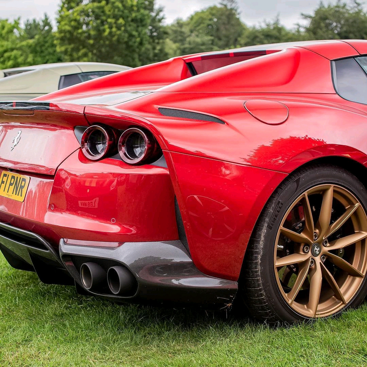 法拉利812 gts经典法拉利红 金色的锻造五辐式轮毂 6