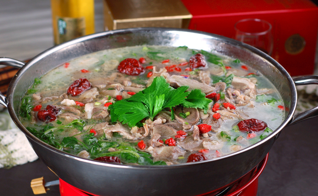 料多味拔羊肉火锅,晚上最壮胃暖心的食品!