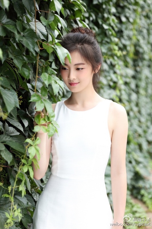 热播网剧《蛇王岛》中的惊艳美女邵芸,很有日系女星的气质