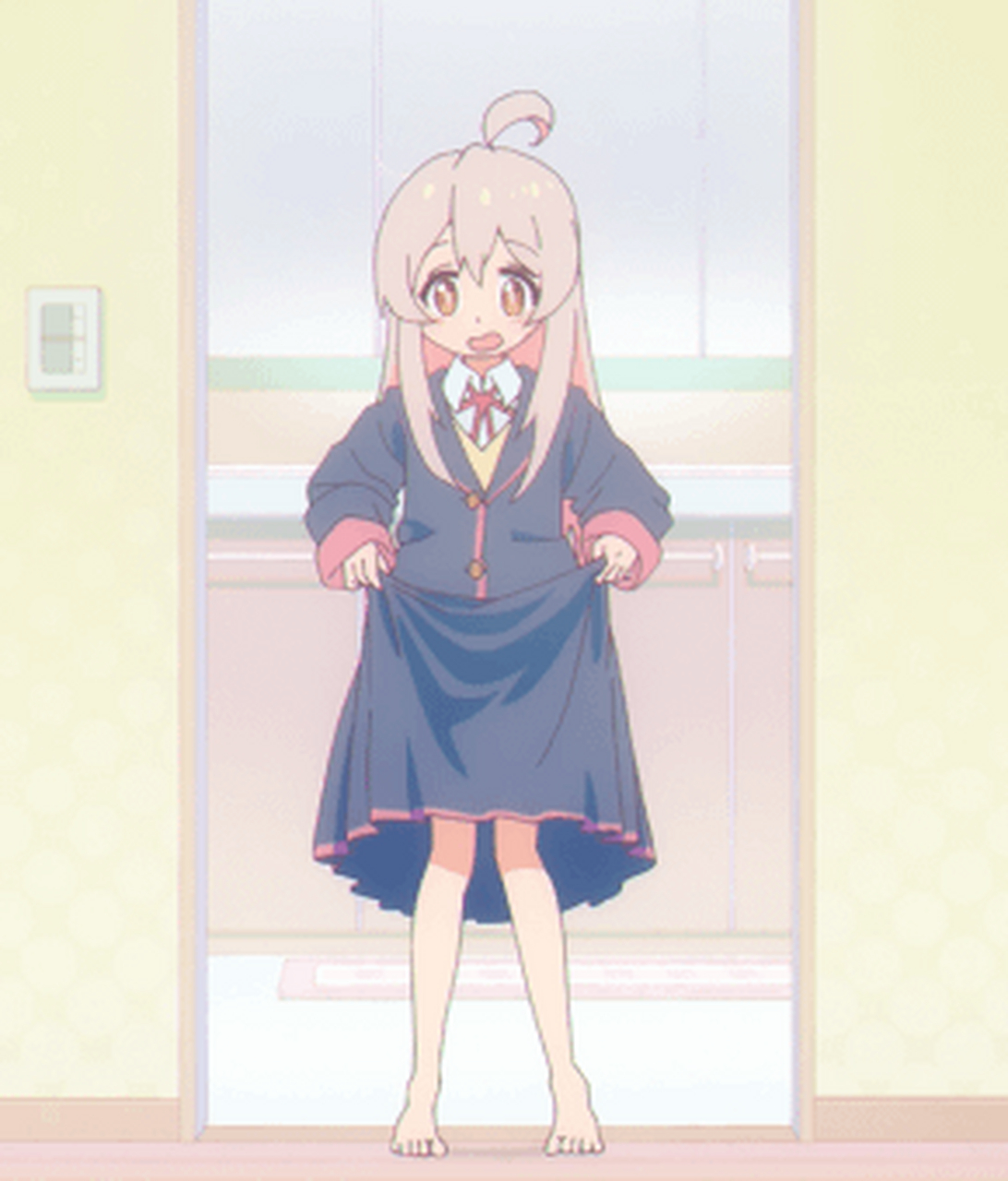 宅男变成女孩子,会不会自恋?  我觉得会,可能会忍不住照镜子.