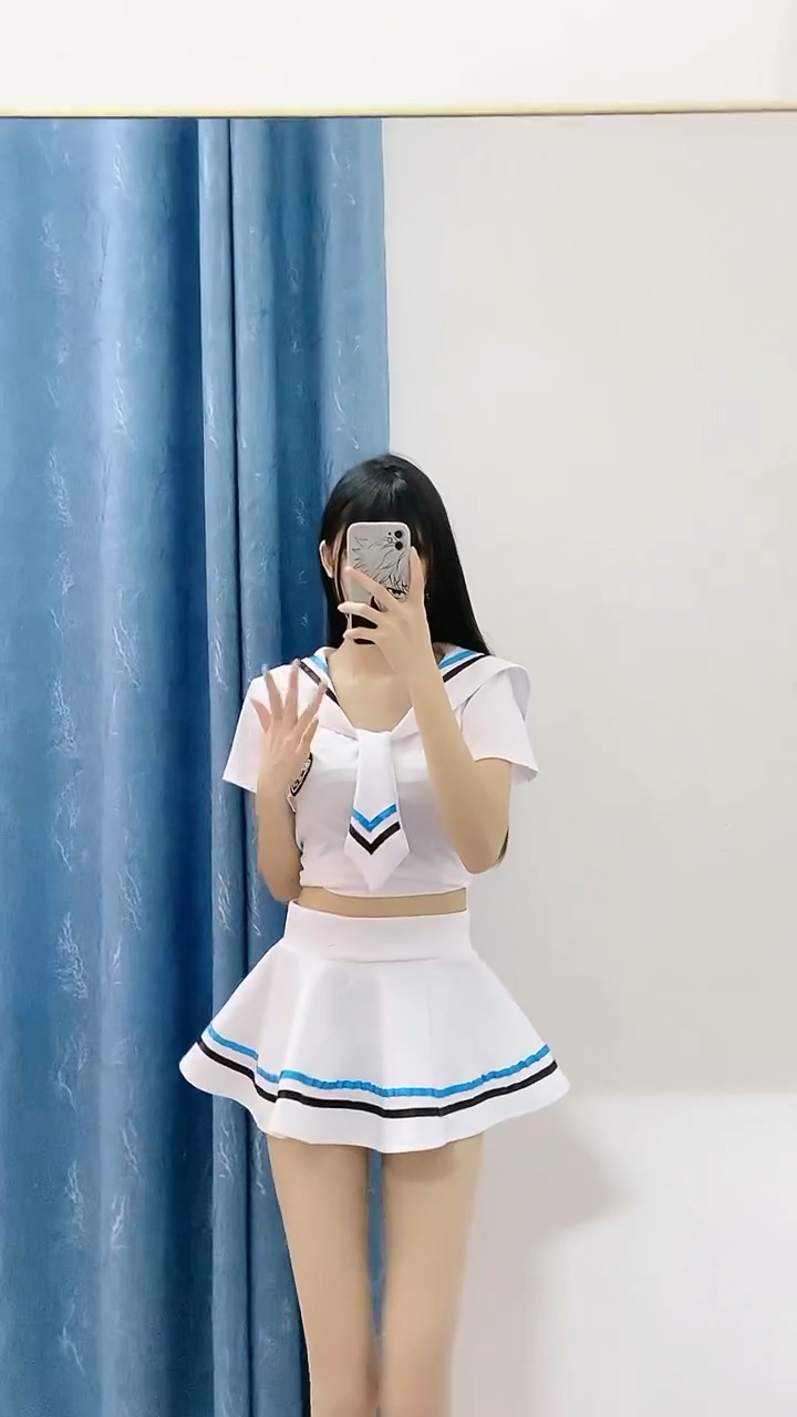 jk校服装尽显大长腿