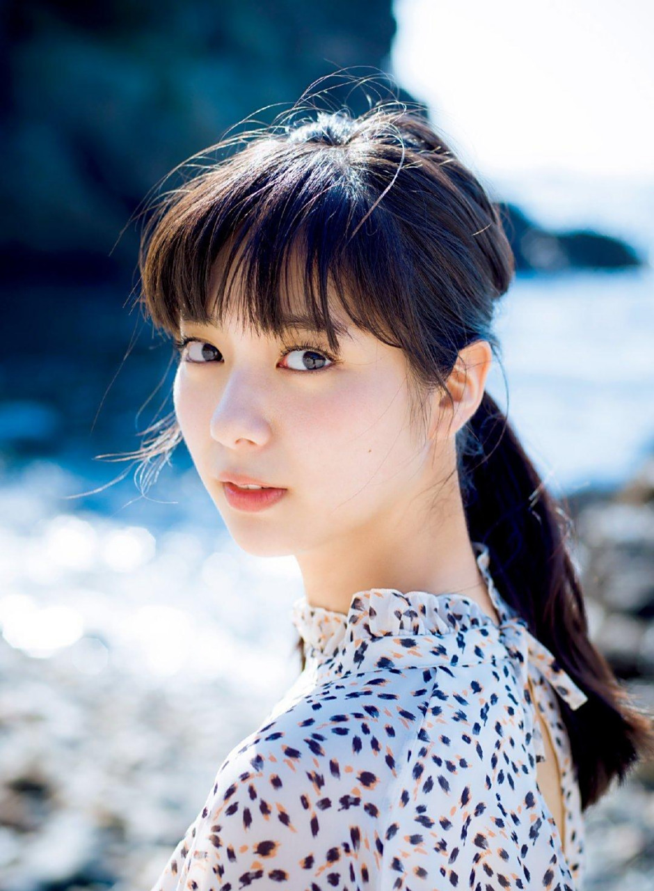 明眸皓齿的日本女星新川优爱.
