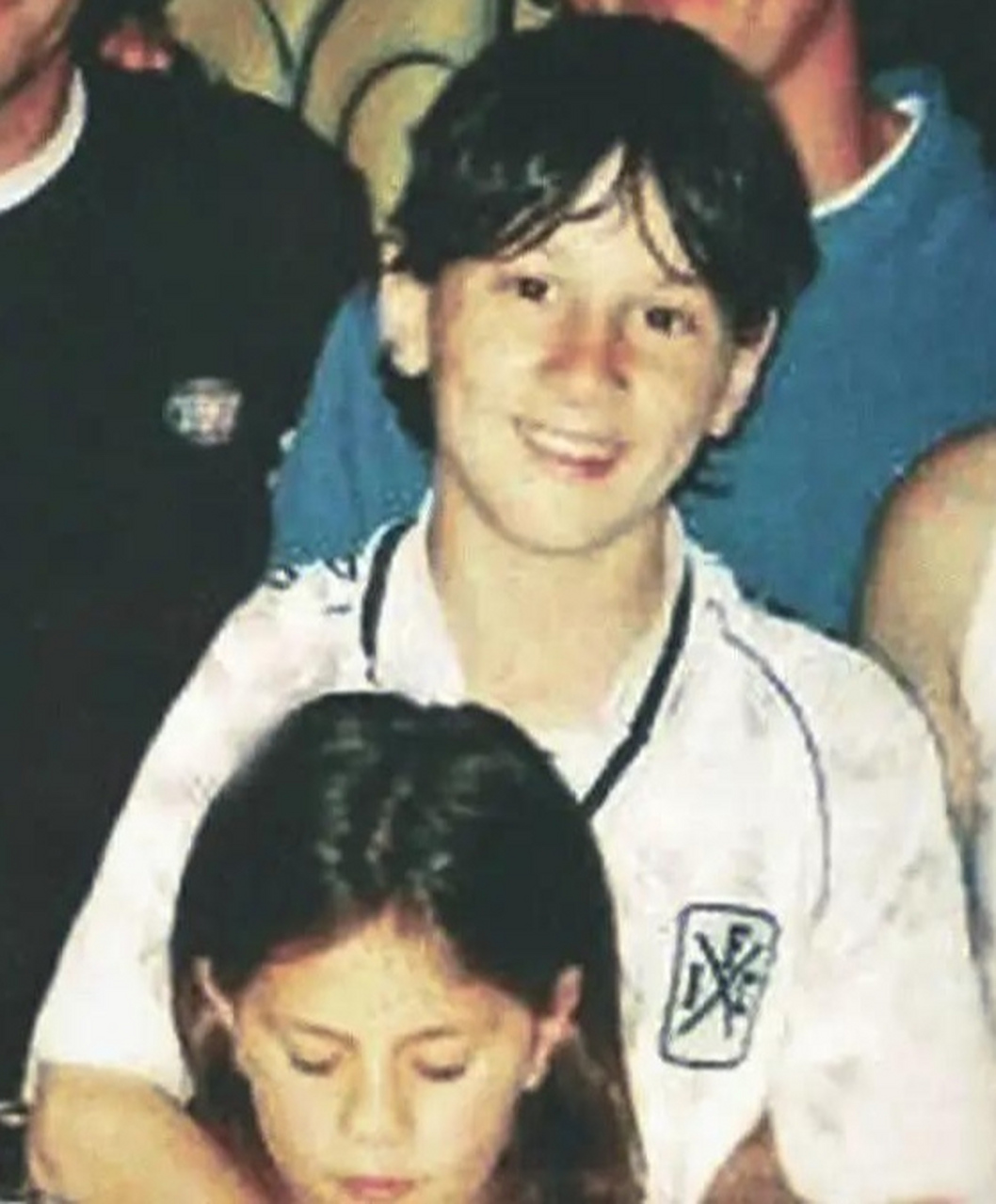 梅西与安东内拉小时候同框