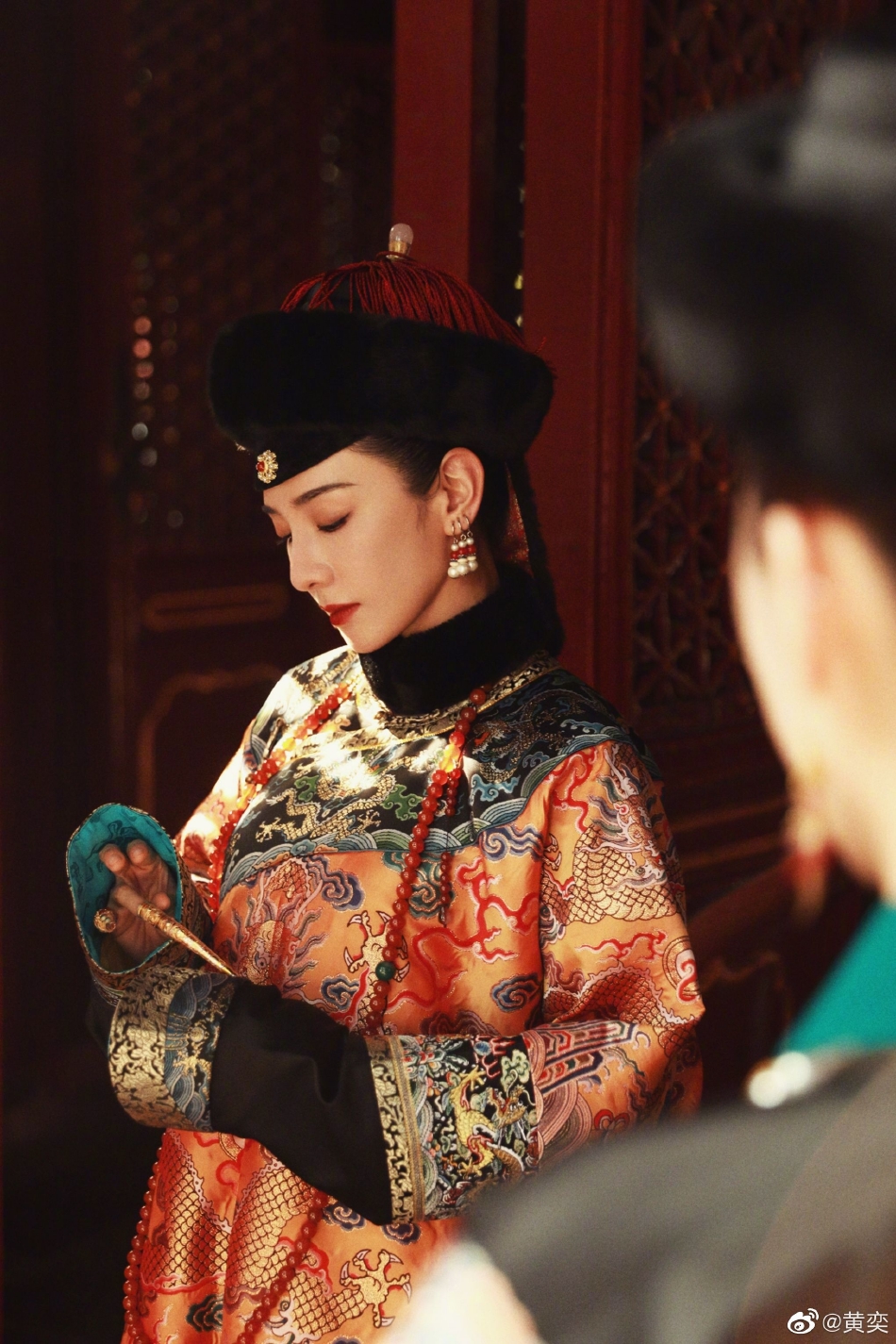 组图：跟我一起梦回清宫！黄奕晒大贵妃娜木钟清宫扮相写真