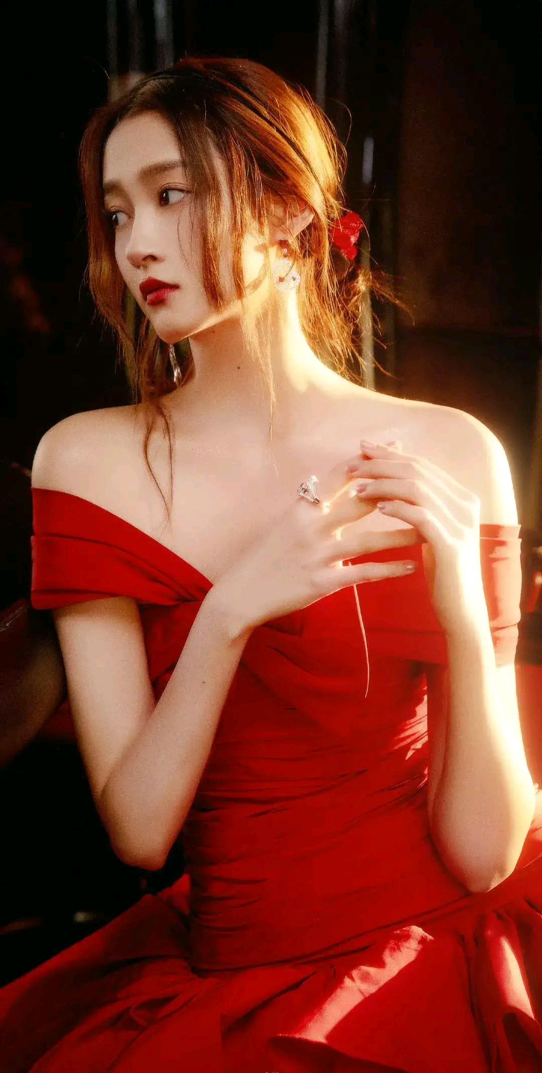 精美图集|关晓彤惊艳红裙造型