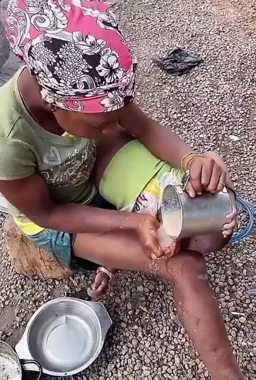 看看非洲的小孩吃饭,隔着屏幕都觉得心疼,相比非洲小孩中国小孩幸福