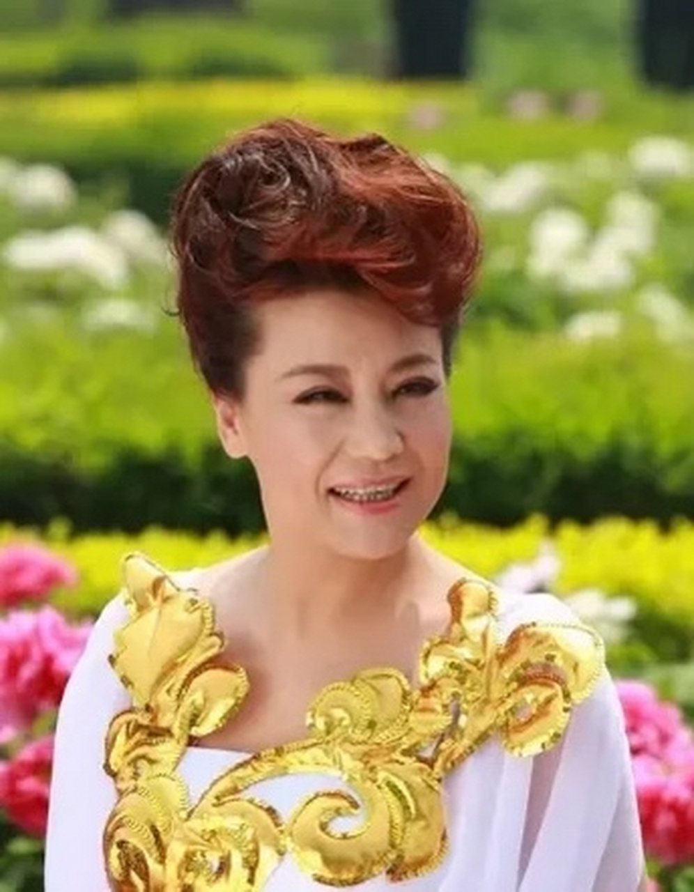 2004年,45岁王为念与小香玉离婚,王为念净身出户.