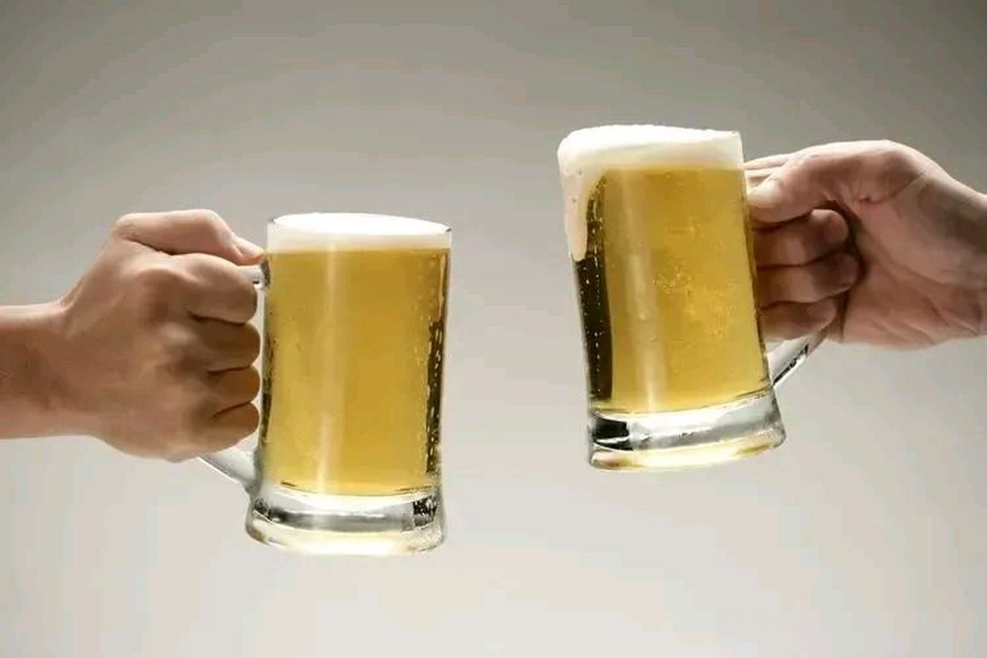 昨天晚上我组局烧烤 ,一共五家十个人 .