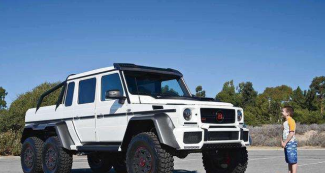 北汽北京bj806x6,光是车重就超过3吨,个头庞大霸气