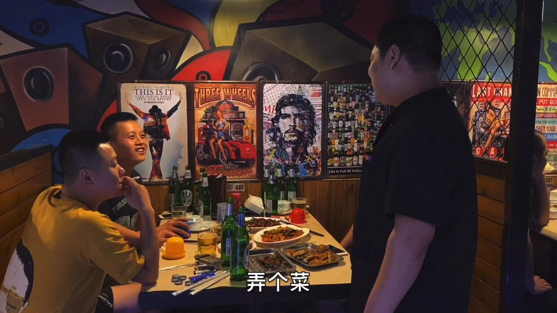 粉丝来店里让厨师送道菜,肉菜素菜随便做,厨师做爆炒鱼肚送上桌