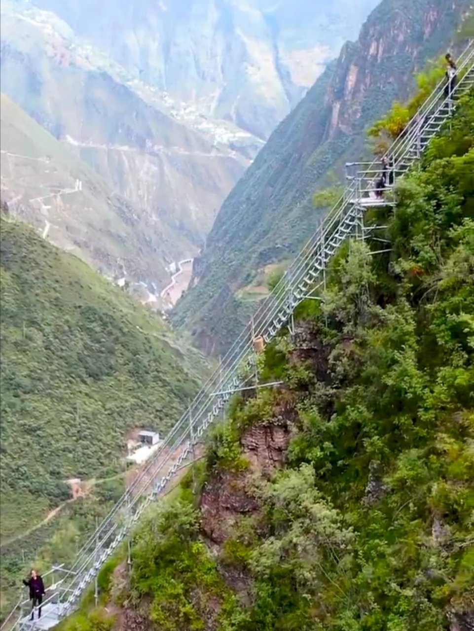 四川大凉山阿土列尔村图片