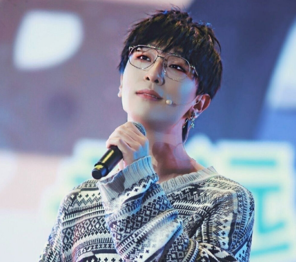 cv圈也饭圈化,苏尚卿厌女标签,景向谁依真名学历被扒,道歉暂退