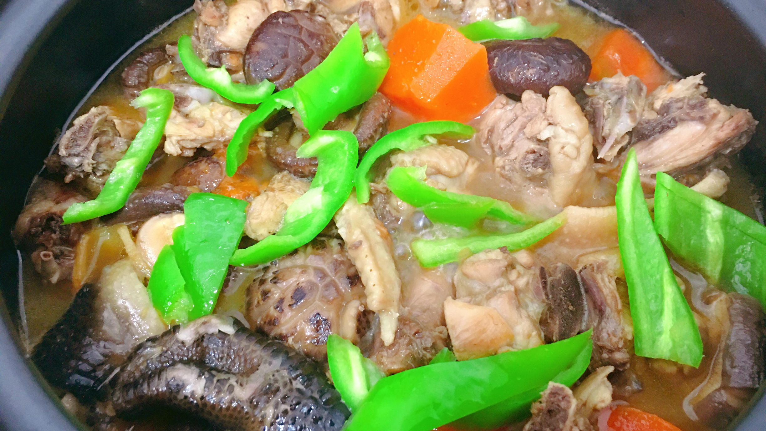 春季我家最爱吃香菇焖鸡,鲜香入味、营养丰富超下饭!