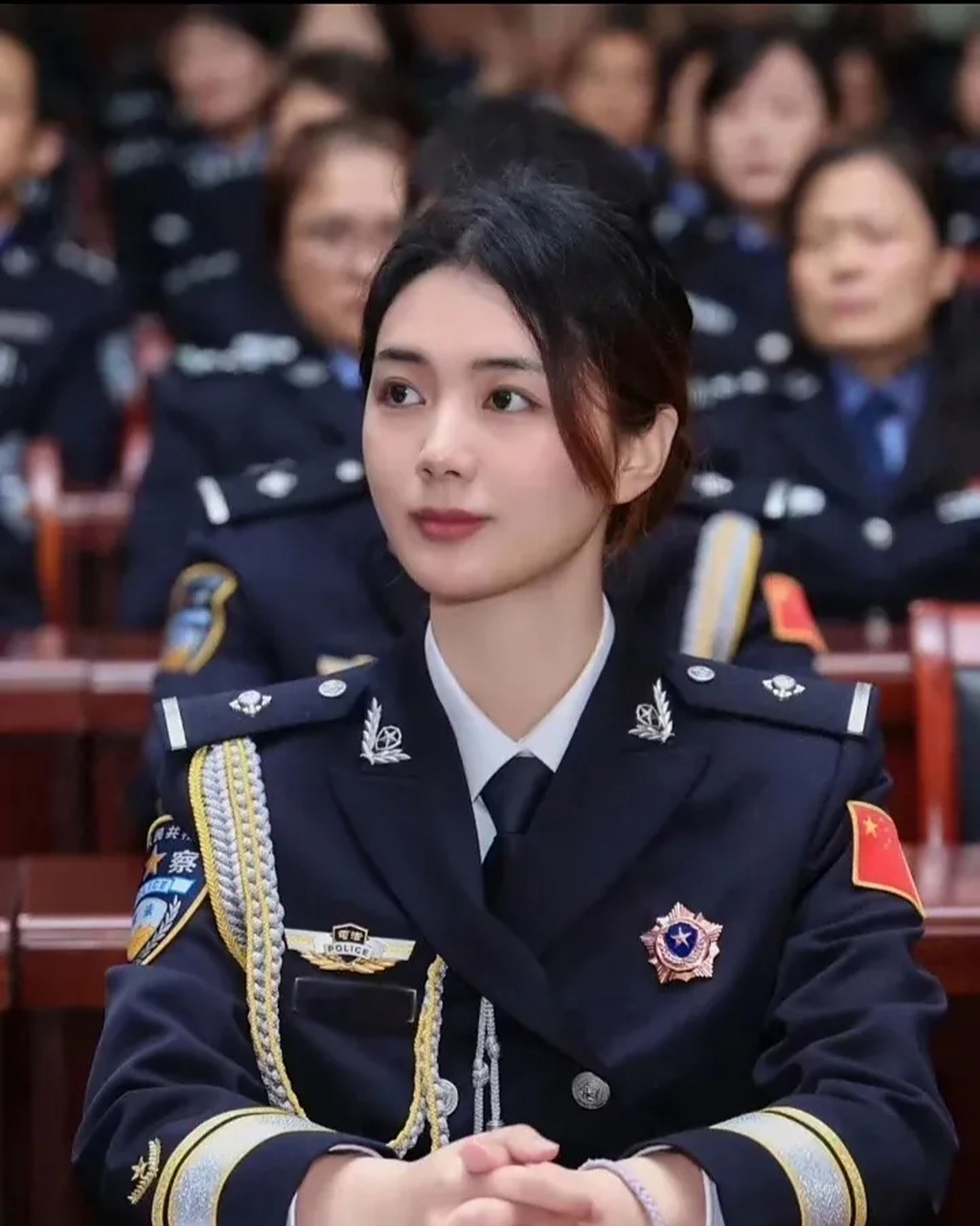 中国最美丽的警花,什么明星都没有她漂亮,英姿飒爽,气宇非凡.