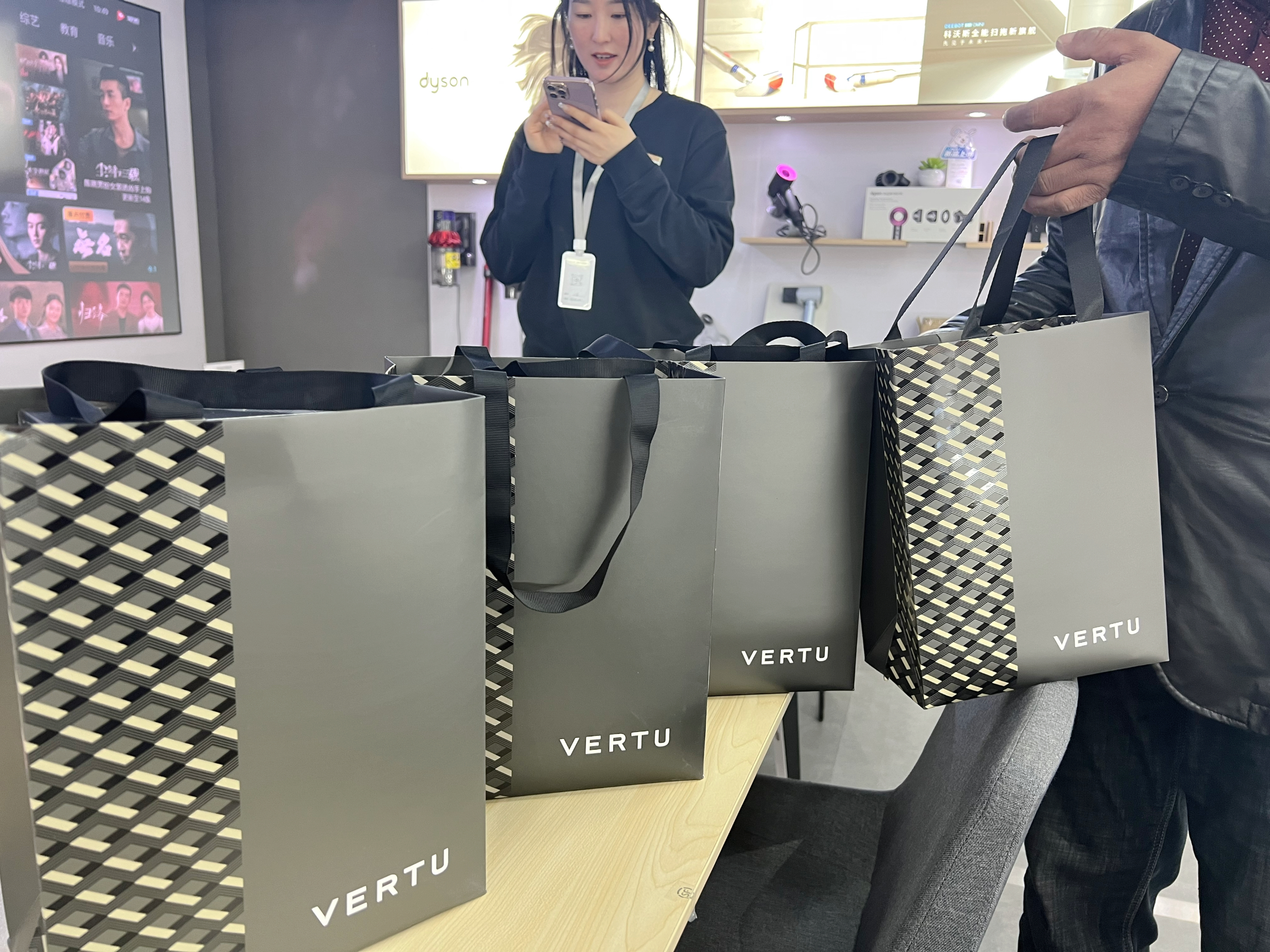 济源vertu威图手机专卖店,济源纬图手机体验店