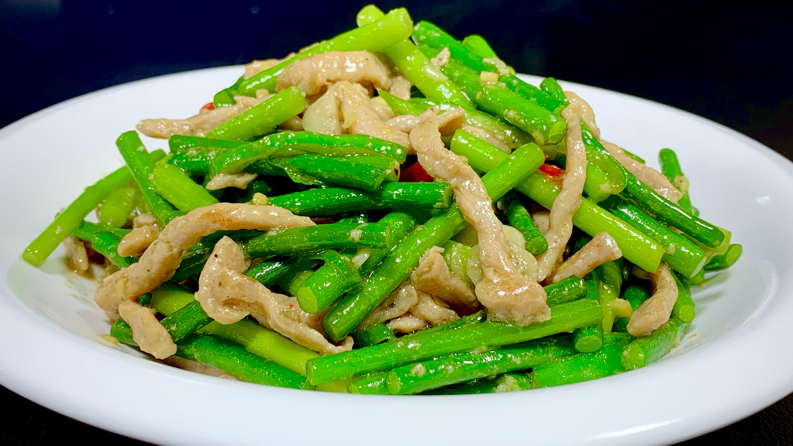 炒蒜苔切记不要直接下锅炒,教你一招,蒜苔清脆爽口,营养不流失