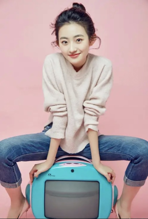 中戏校花杨雨潼:人称"小景甜",颜值身材超高令人羡慕