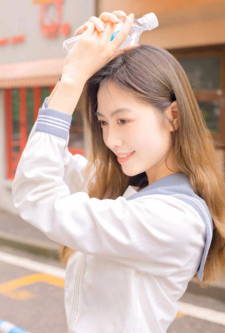 长发文静美女街拍