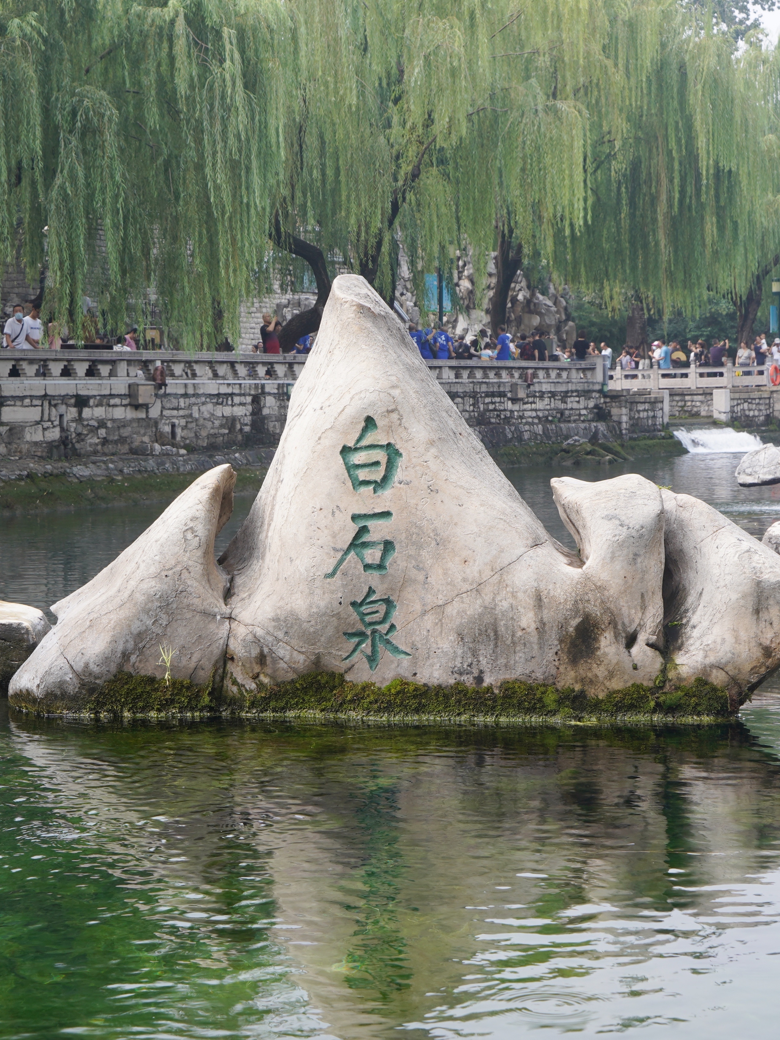 喷涌而出的不是泉水是济南的生活节奏