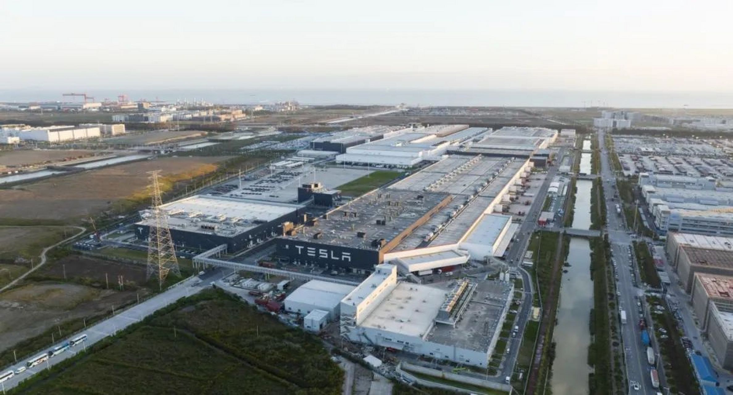 传特斯拉上海超级工厂开始裁员,特斯拉中国的上海超级工厂开始对电池