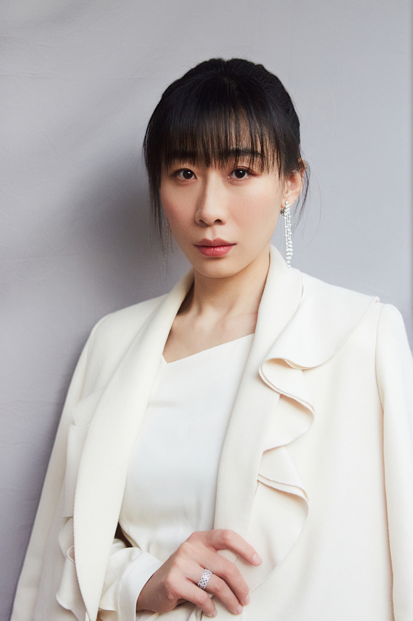 任素汐,1988年6月1日出生于山东省烟台市莱州市,中国内地女演员,歌手