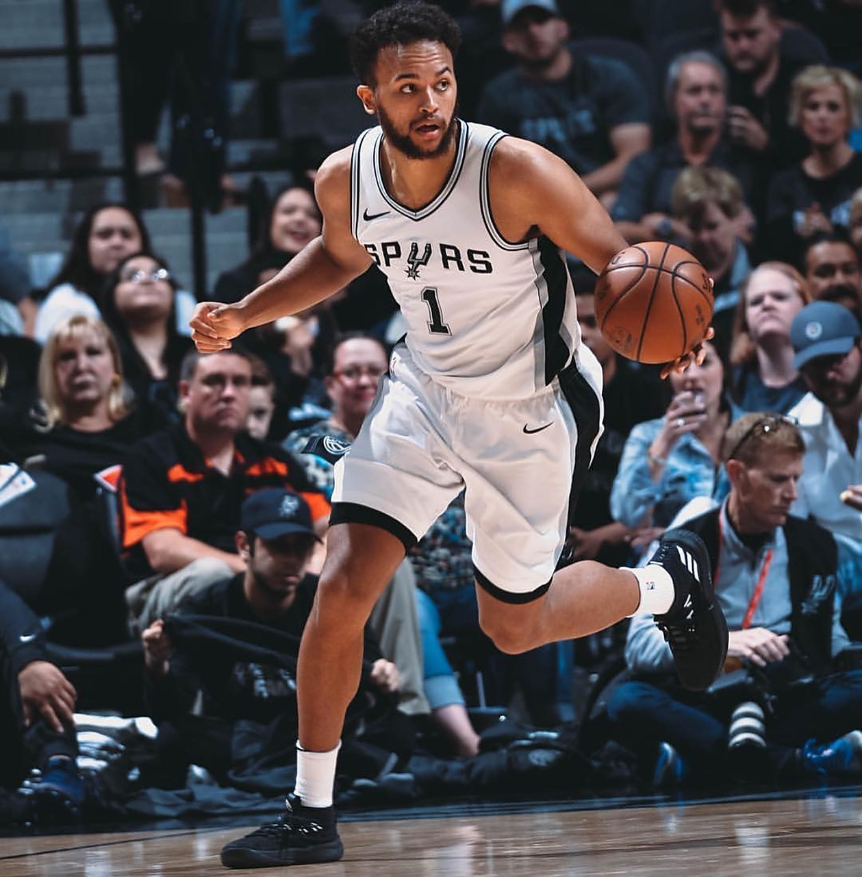 李凯尔,即将成为篮协第一位归化运动员.