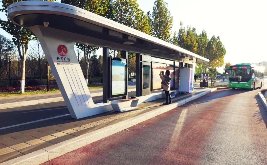 智能公交候车亭由哪些部分组成