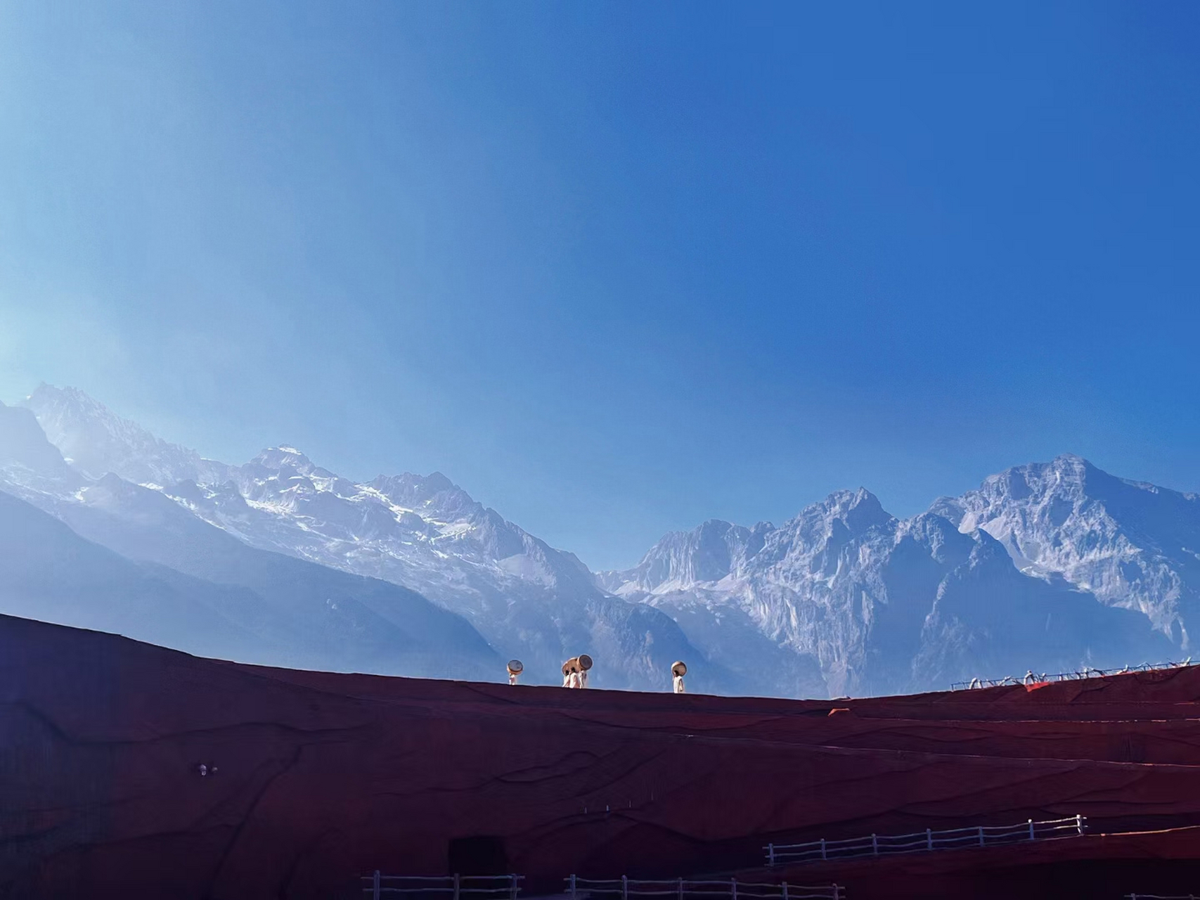 张艺谋导演的印象丽江特别的震撼,是世界上最大的实景演出场地.