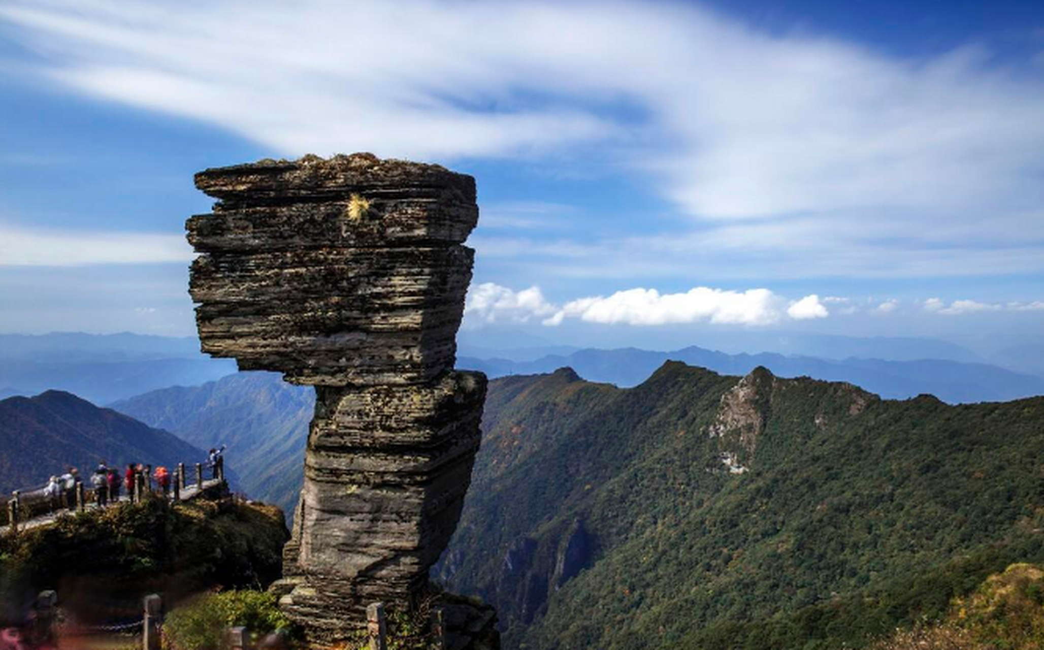 贵州的梵净山是5a级景区,但游客对其景色和设施有抱怨.