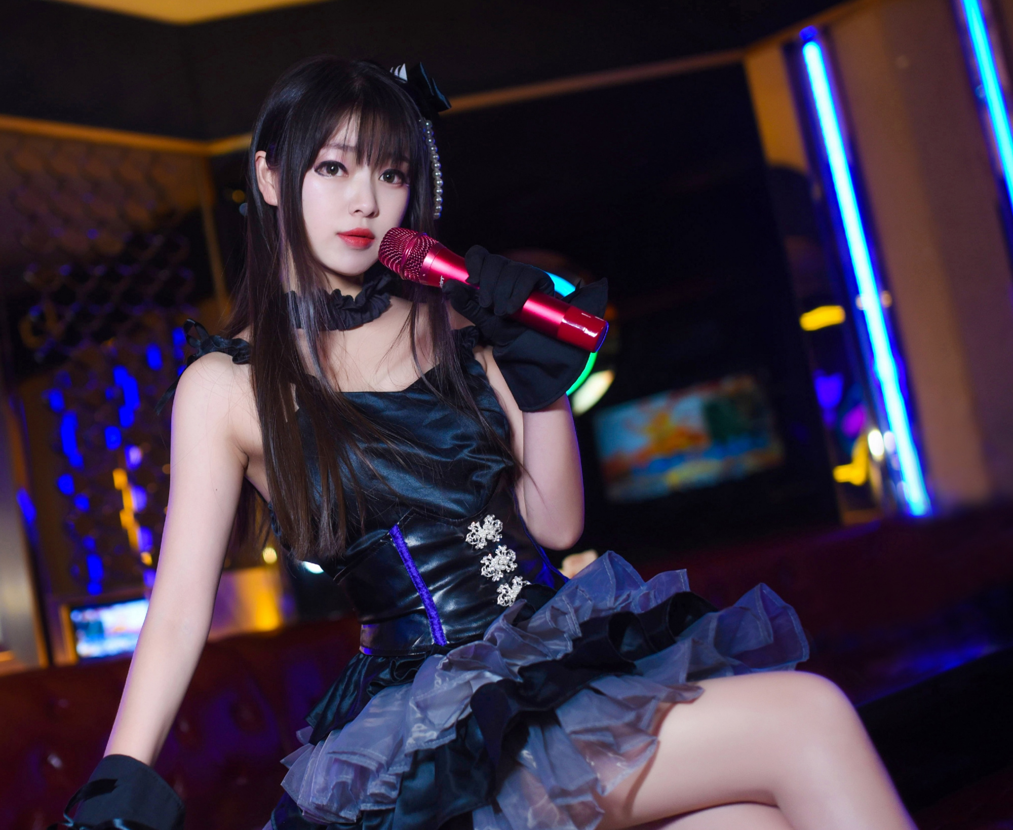 《偶像大师》涉谷凛cos,一身御姐的气质,却长着张娃娃的脸