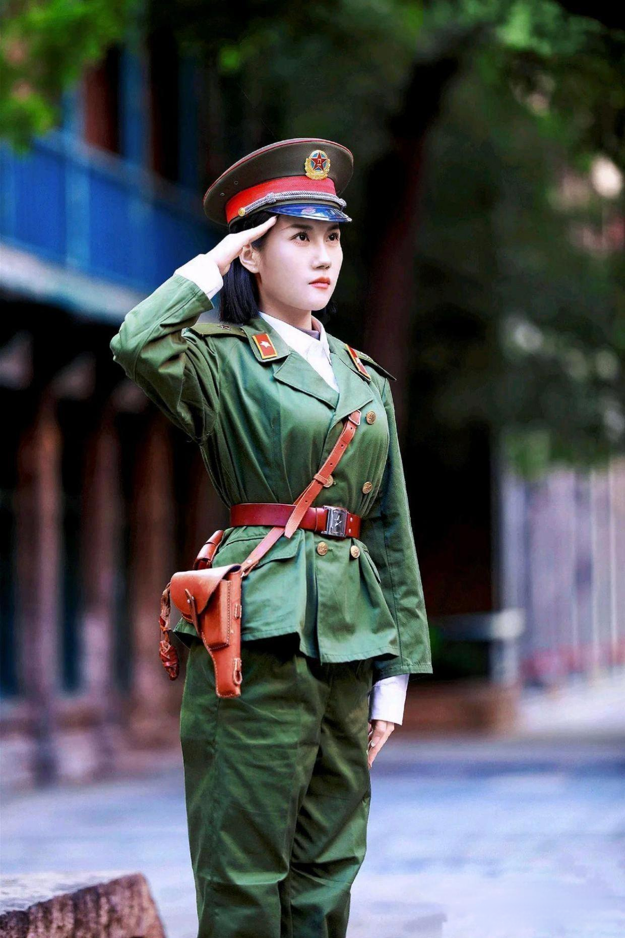 上世纪八十年代中期,一位漂亮女兵的珍贵留影