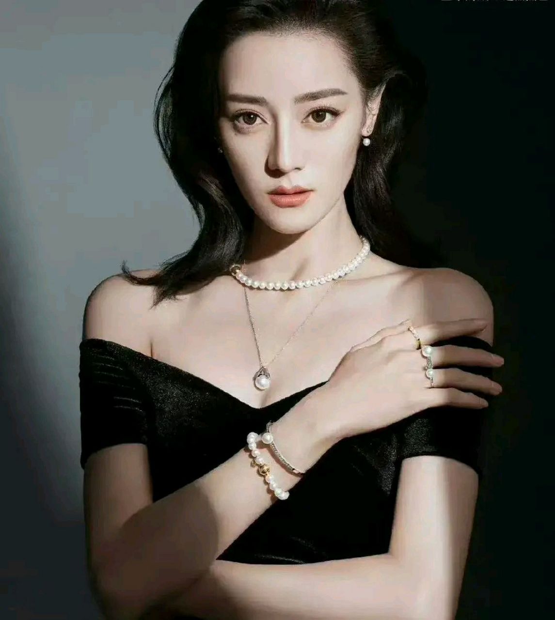 angelababy迪丽热巴刘亦菲珠宝大片angelababy,迪丽热巴,刘亦菲三款不