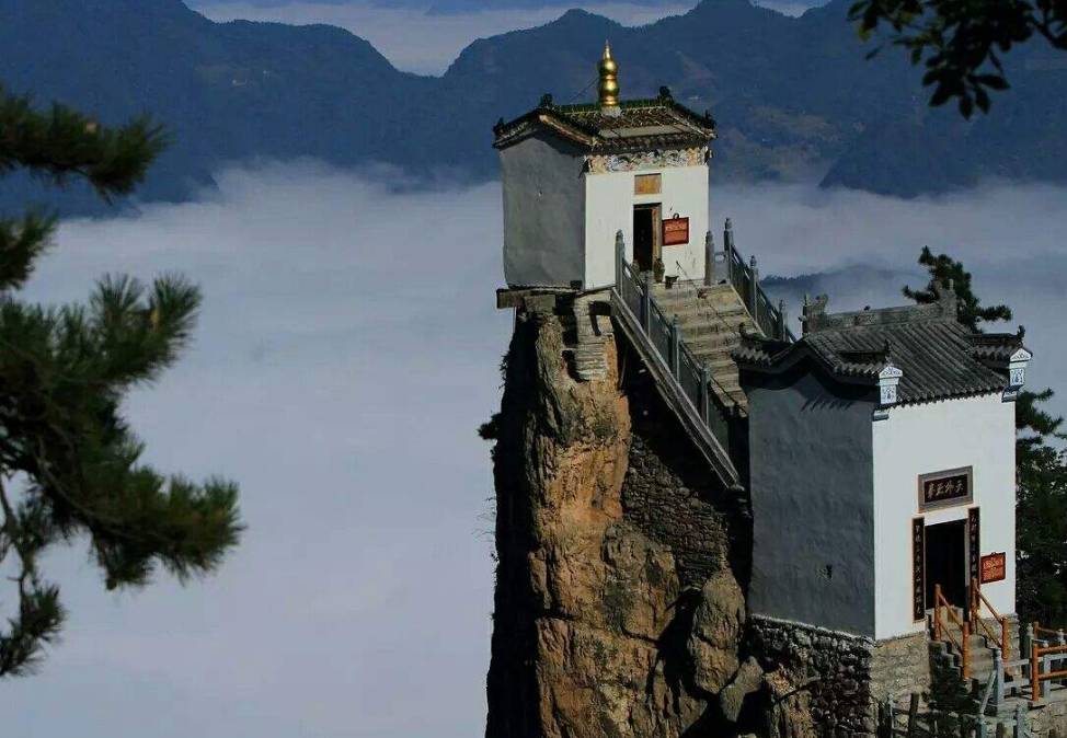 在山尖上有座独特小庙的道教名山,被誉为云端上的仙境,你去过吗