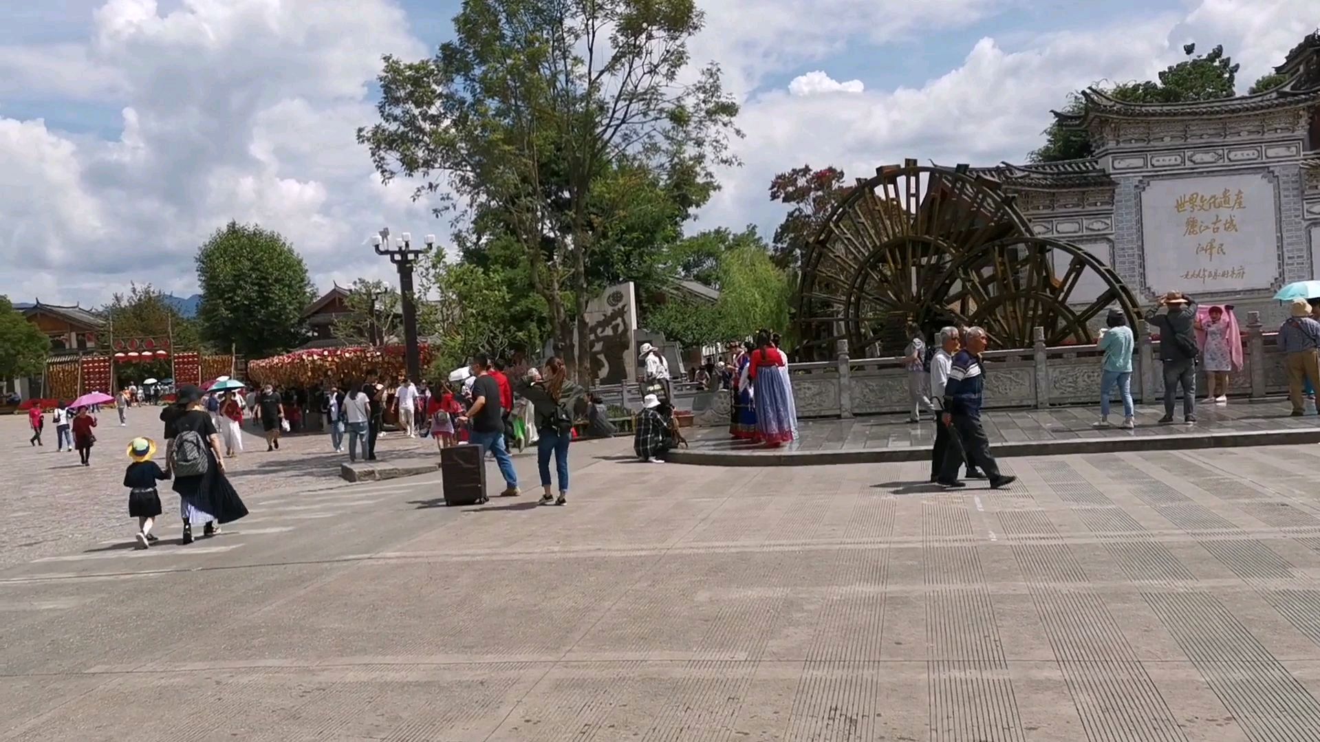 到丽江去,古城魅力依然古城又热闹起来啦!遇异样的“少数民族”