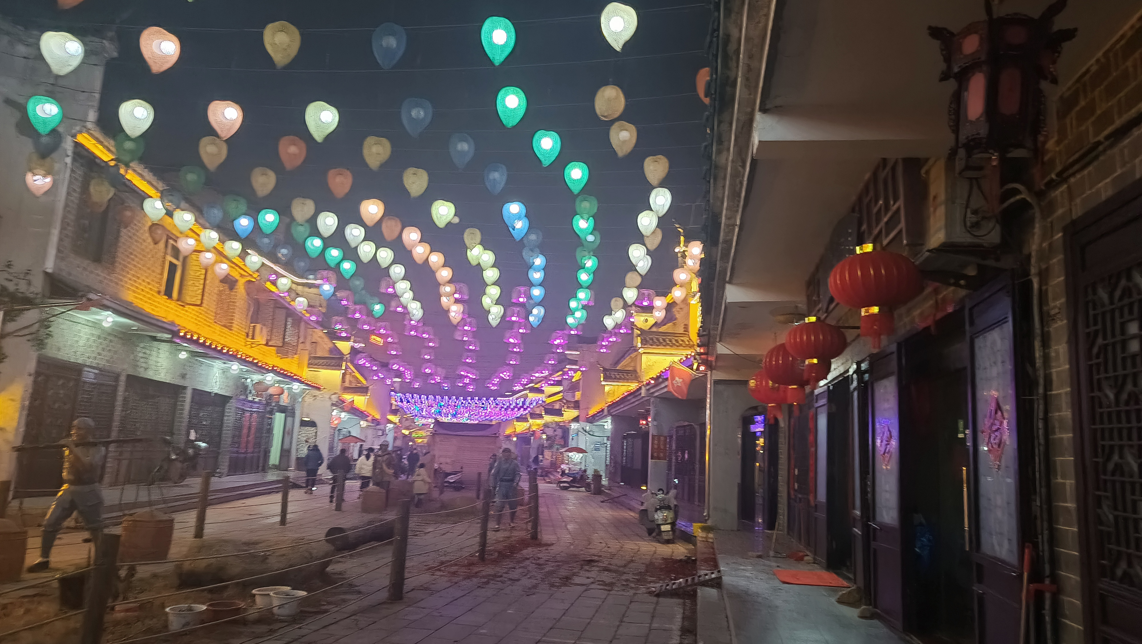 中国第一将军镇"红街"夜景