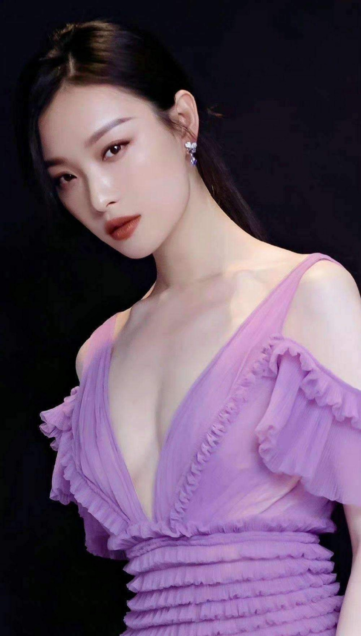 倪妮的紫色诱惑!不过还是喜欢她穿旗袍的样子!