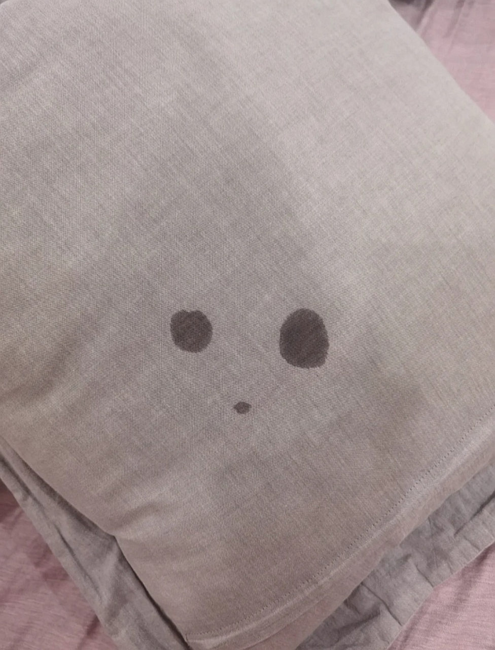 网友:趴在枕头上哭,哭完一看笑死了[捂脸]