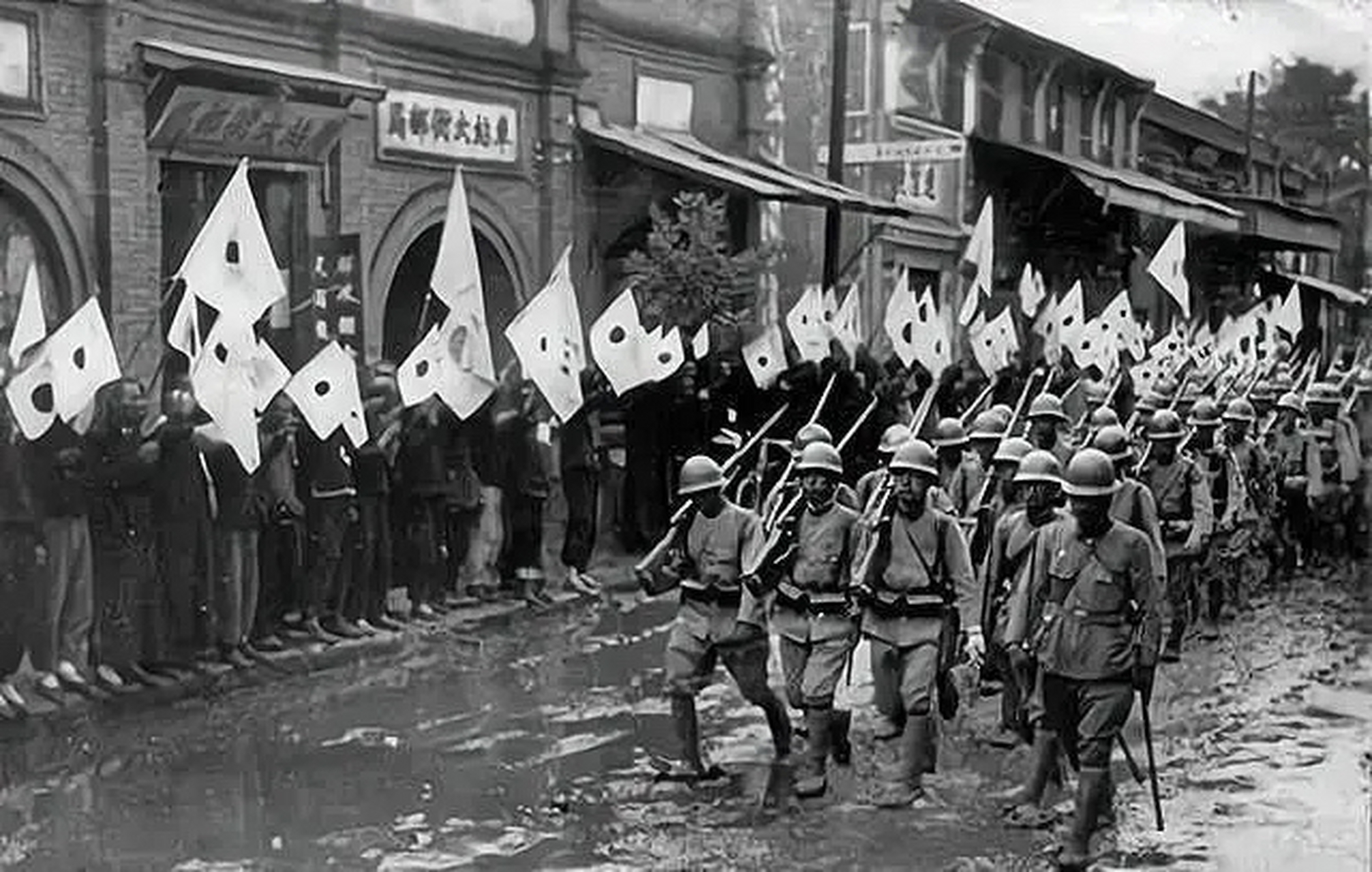 "日本侵华战争功不可没,中国人活该被日本人欺负!