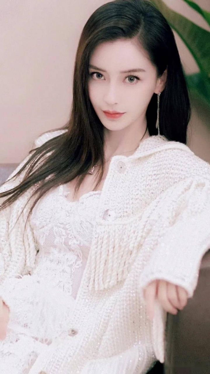 杨颖代言丸美3年2400万!